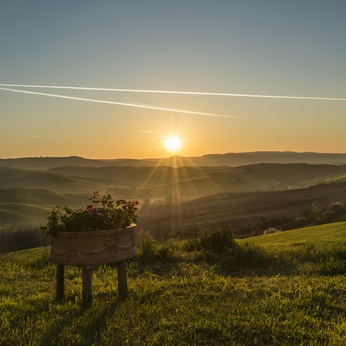 Round xlarge 1321 italy 2016 tuscanyregionscenery
