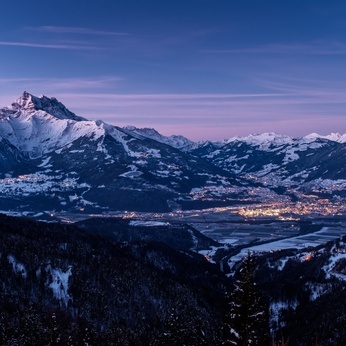 Round xlarge 2521 switzerland mountainsatnight